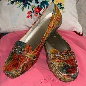 7 Anne Klein Iflex loafers gold chain floral faux alligator shoes slip on unique